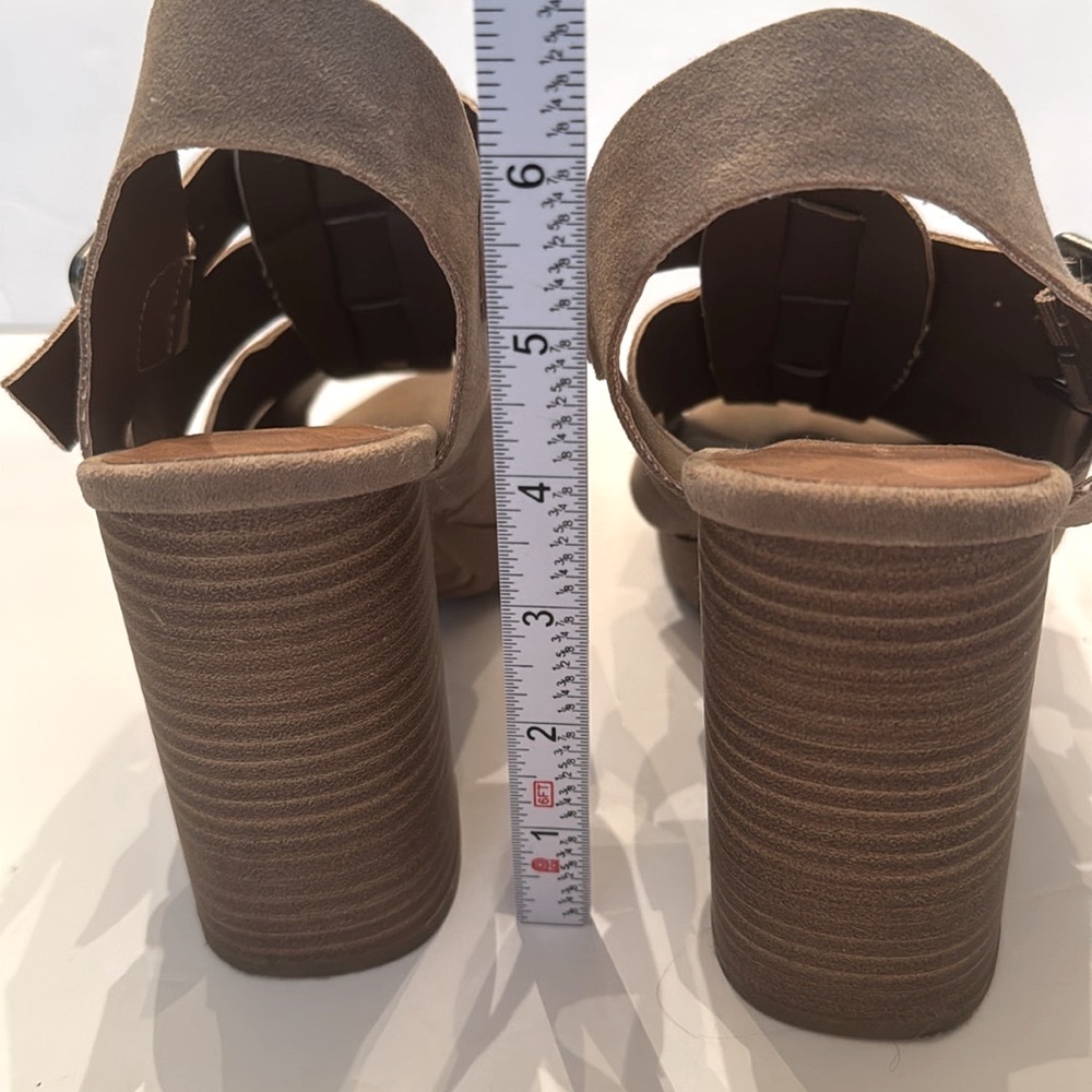 UNIVERSAL THREAD Anastasia Taupe Ankle Strap Buckle Chunky Wooden Heel Women 9 - Picture 3 of 7